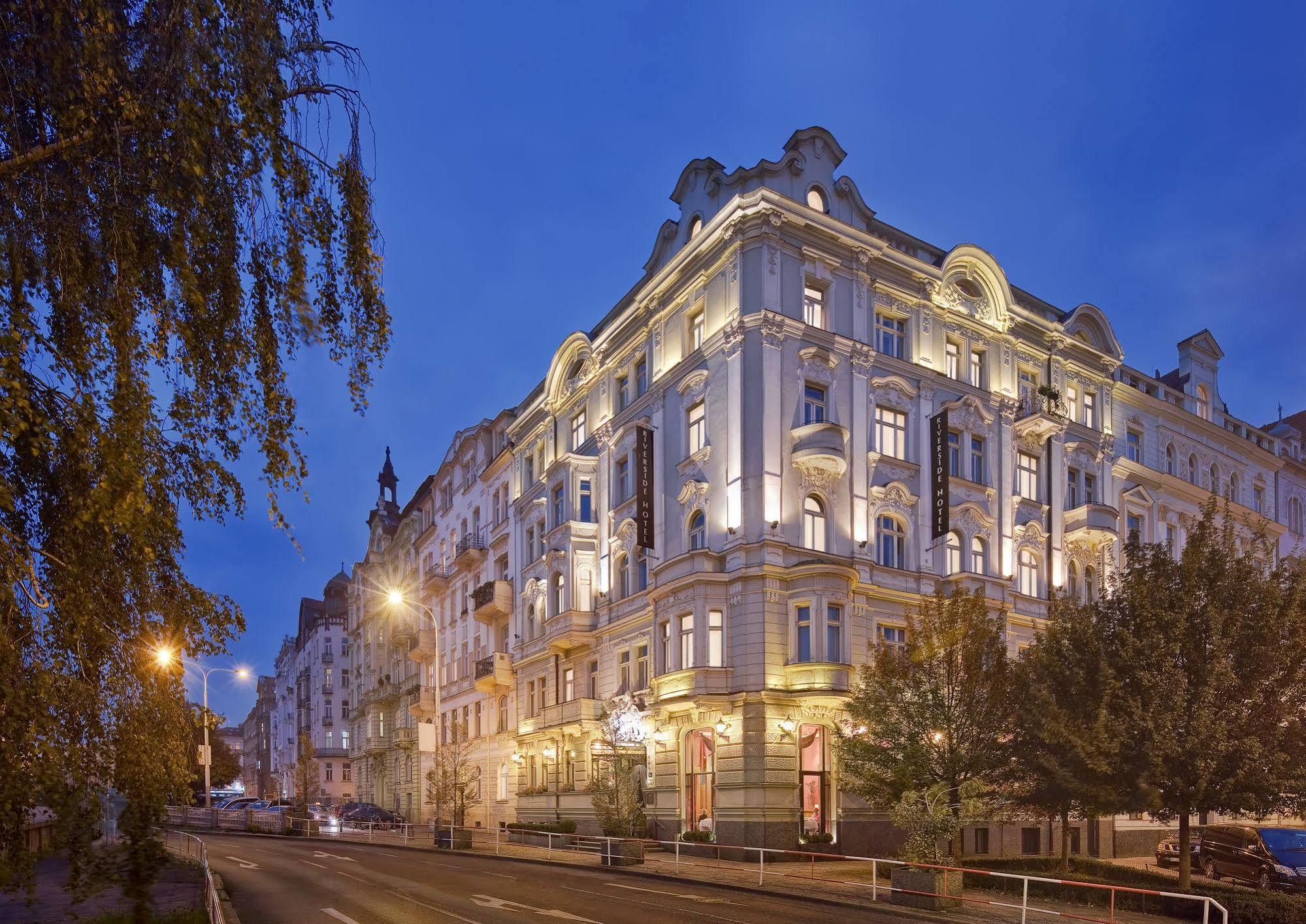 Mamaison Hotel Riverside Praga Esterno foto